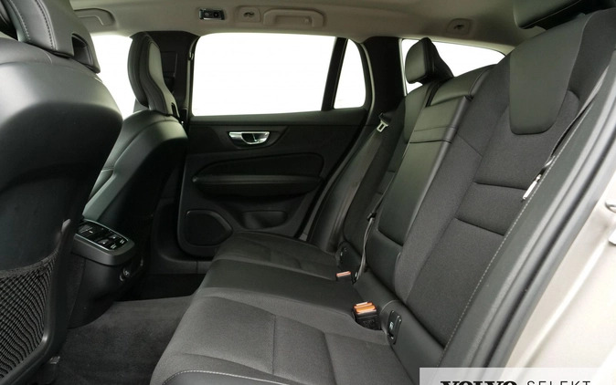 Volvo V60 cena 114900 przebieg: 121660, rok produkcji 2019 z Pilawa małe 596
